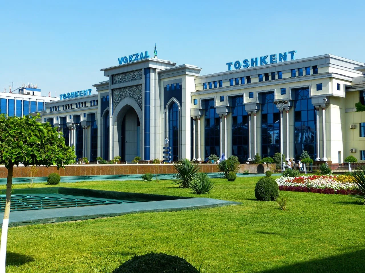 El idioma uzbeko como lengua oficial de Uzbekistán