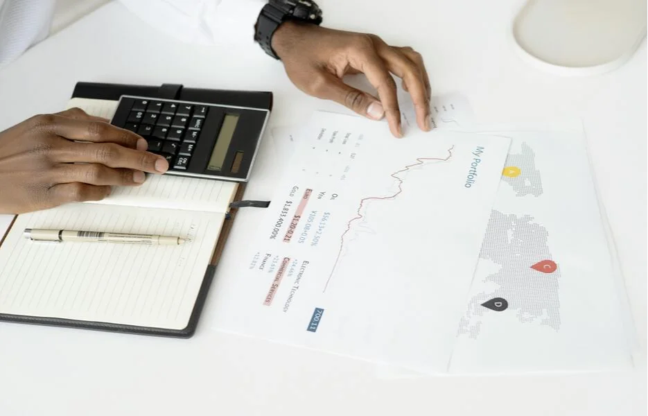 Cómo las Traducciones Financieras Evitan la Guiebra Global